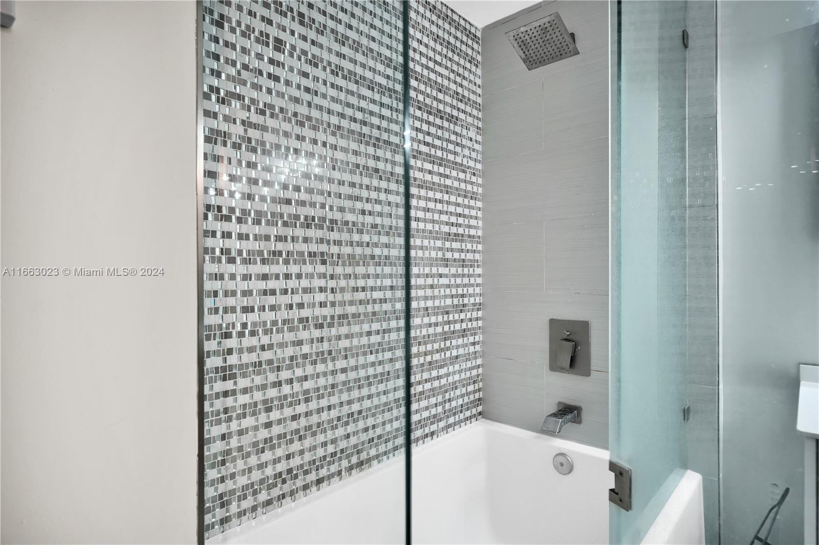 1300 E Brickell Bay Dr #906, Miami FL 33131