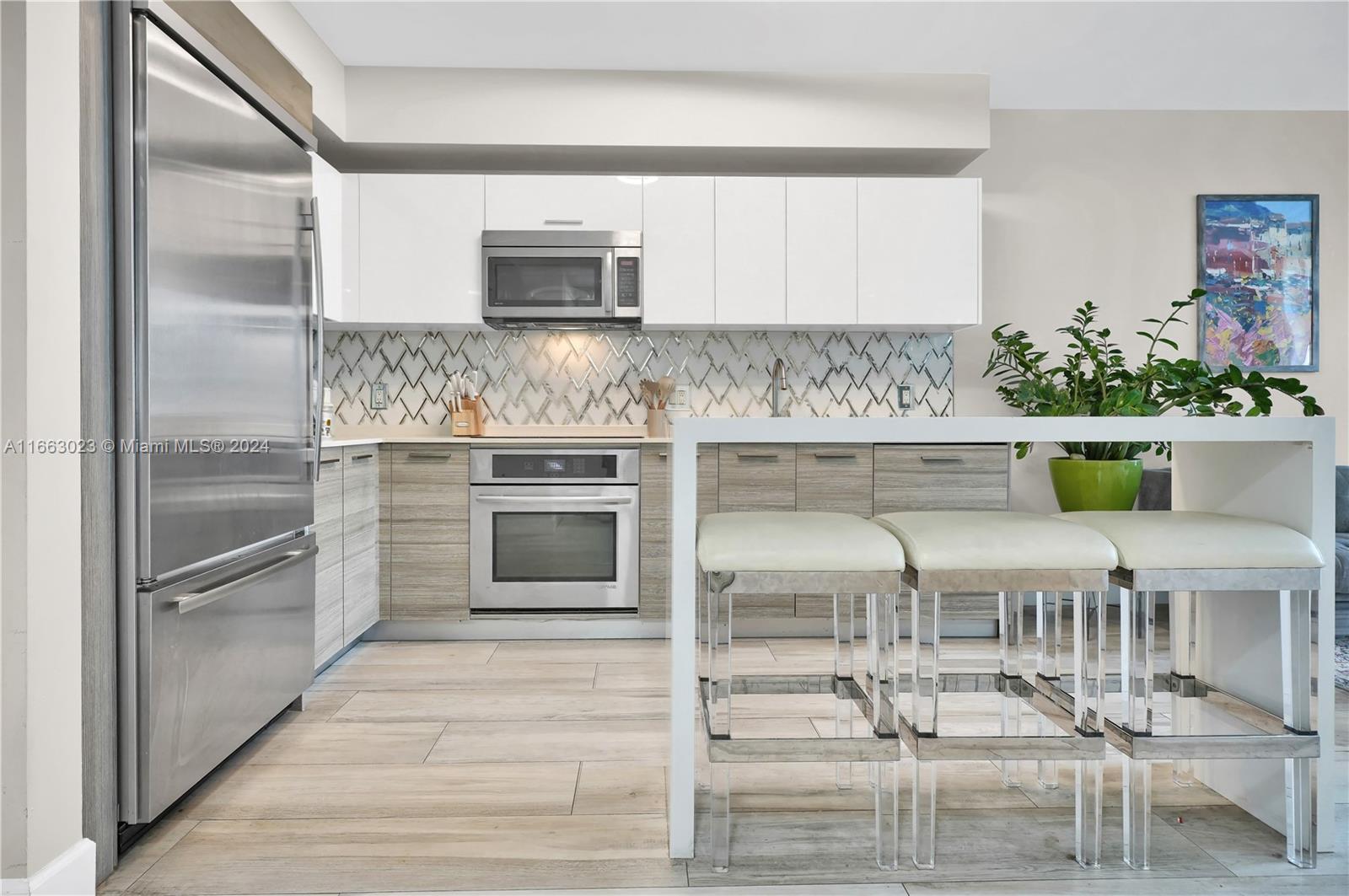 1300 E Brickell Bay Dr #906, Miami FL 33131