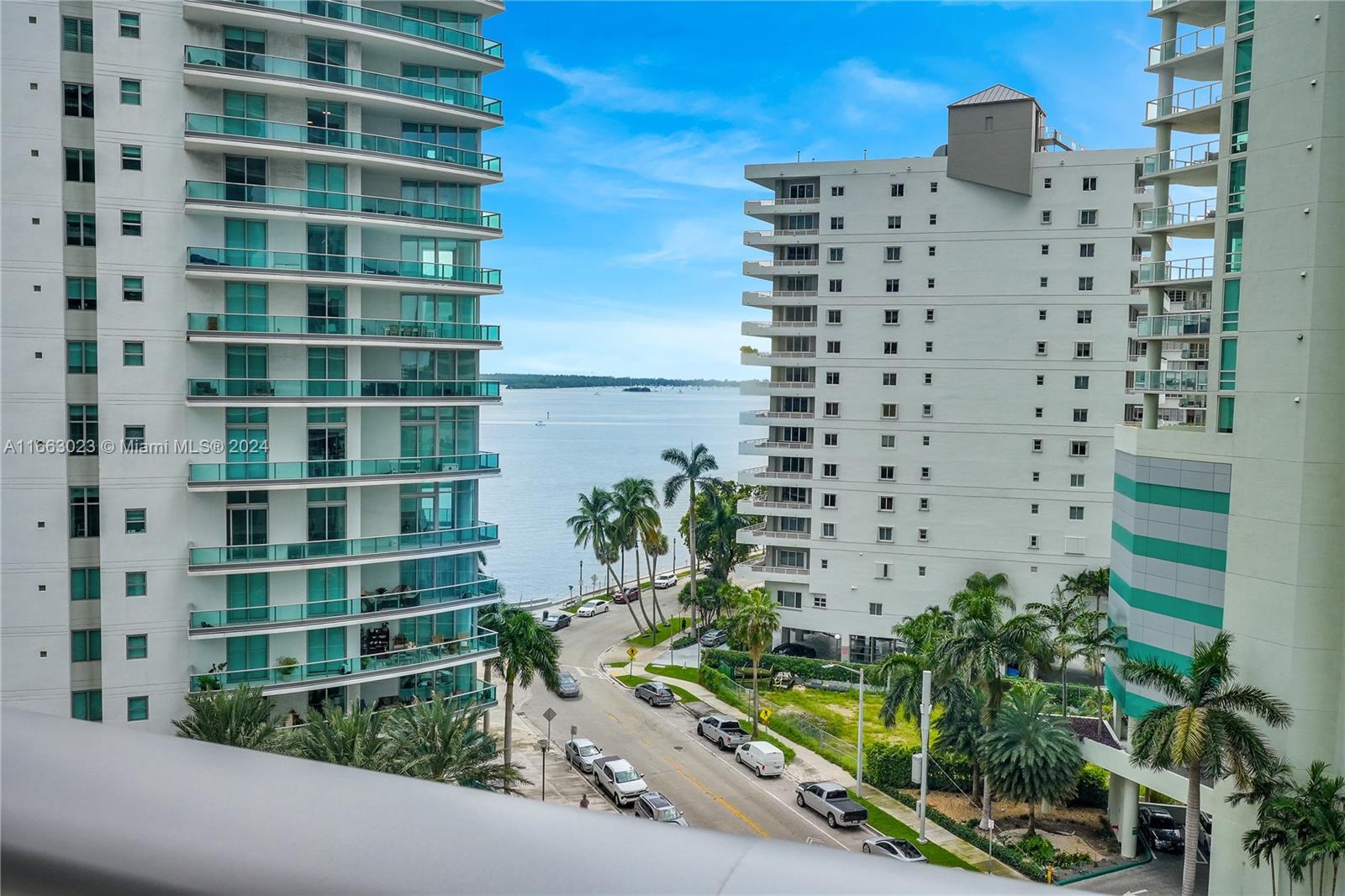 1300 E Brickell Bay Dr #906, Miami FL 33131