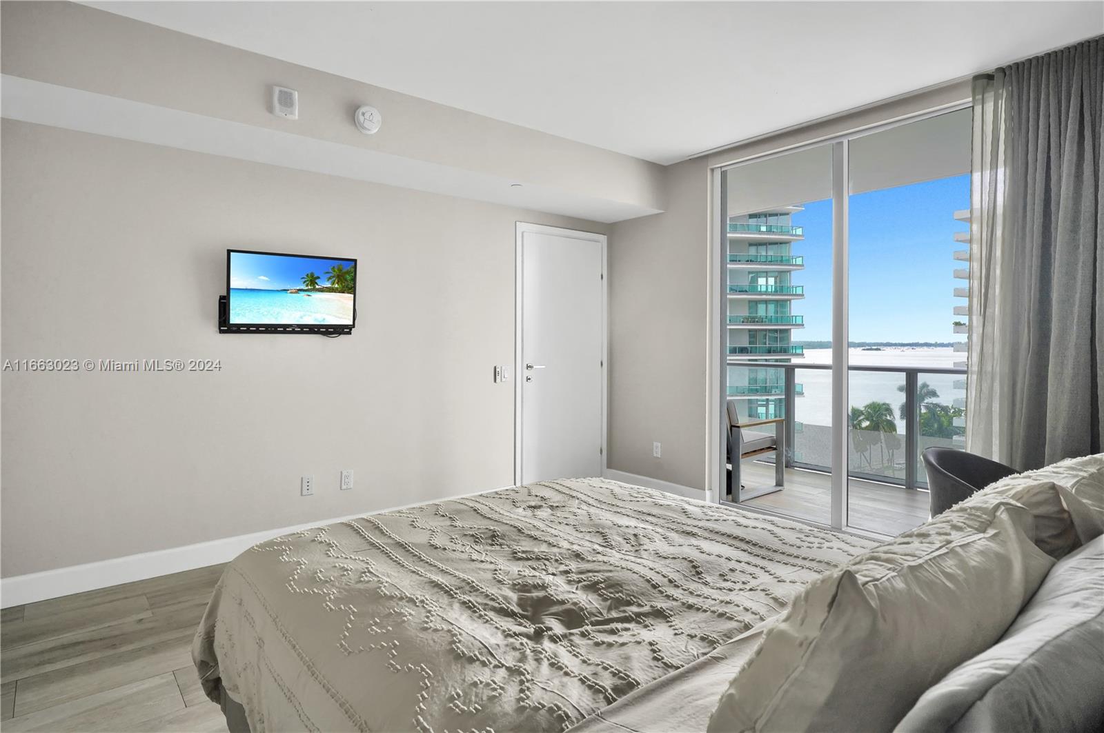 1300 E Brickell Bay Dr #906, Miami FL 33131