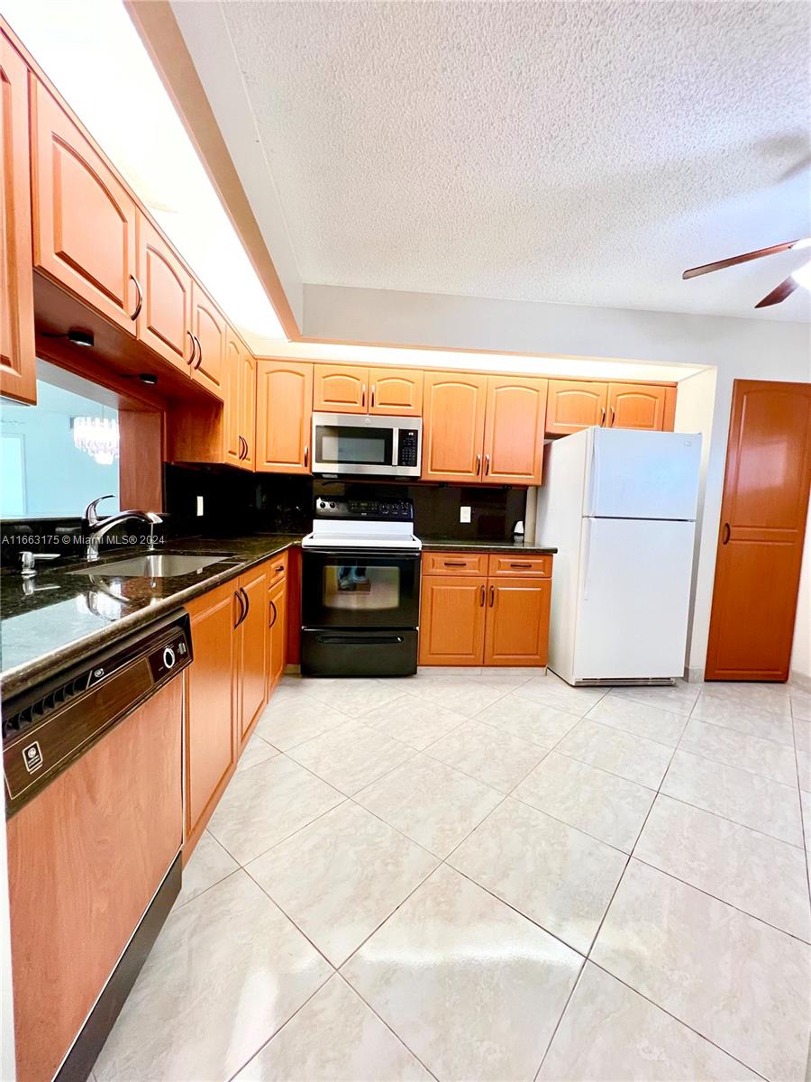 12900 SW 7th Ct #206B, Pembroke Pines, Florida image 4