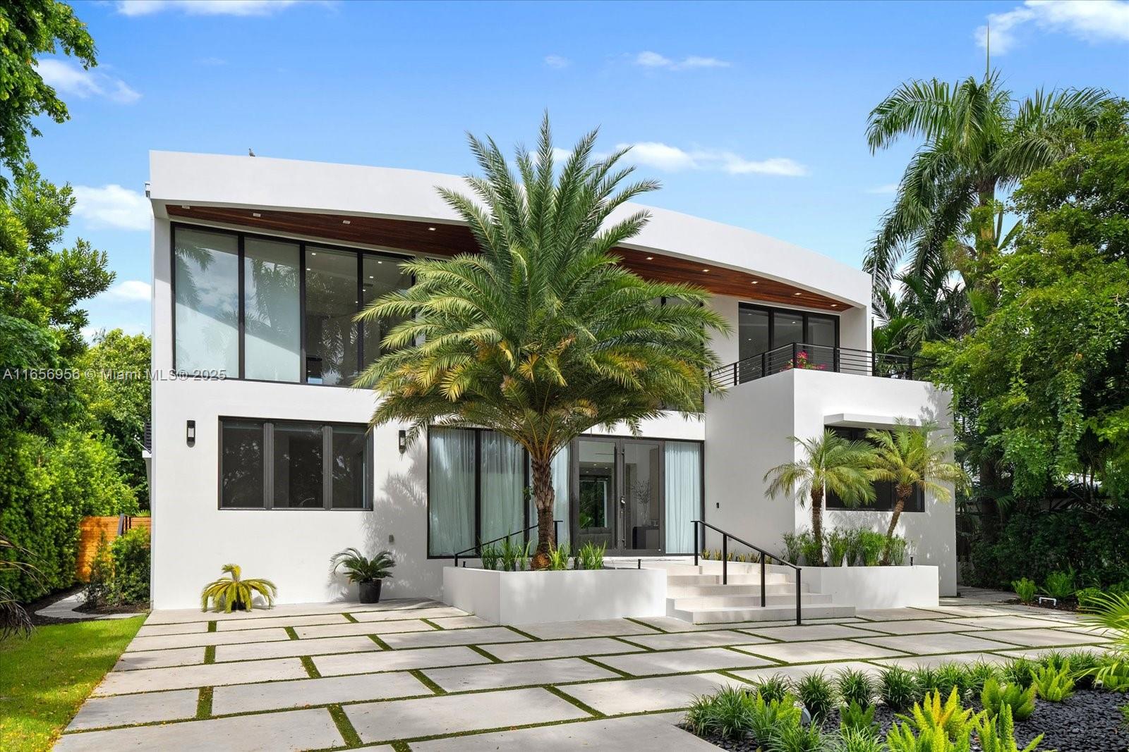 House for Sale in Miami Beach, FL