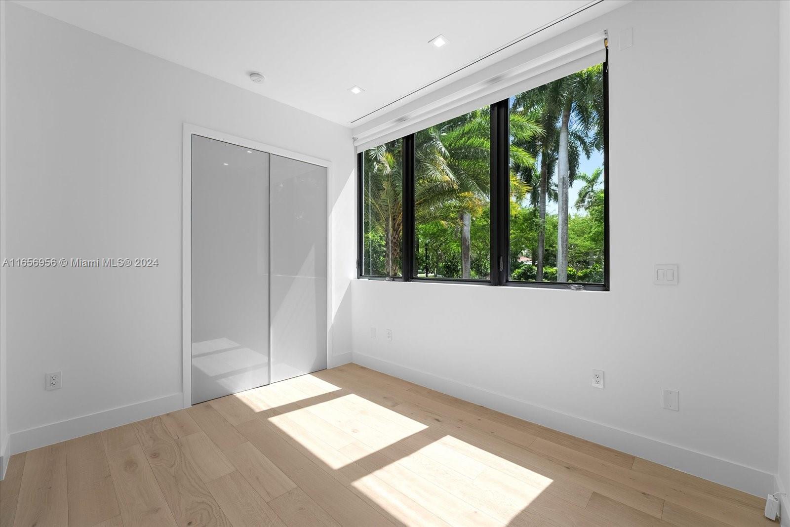 112 W Palm Midway, Miami Beach, Florida image 47