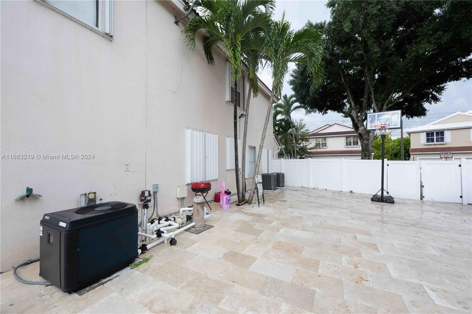 Listing Photo 10