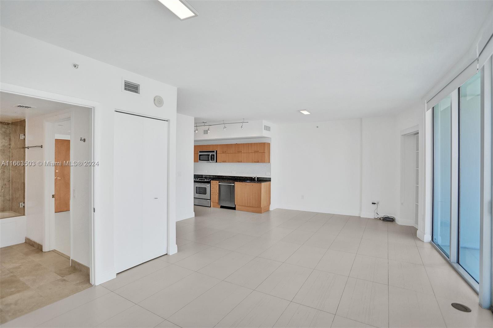 350 S Miami Ave #2015, Miami FL 33130