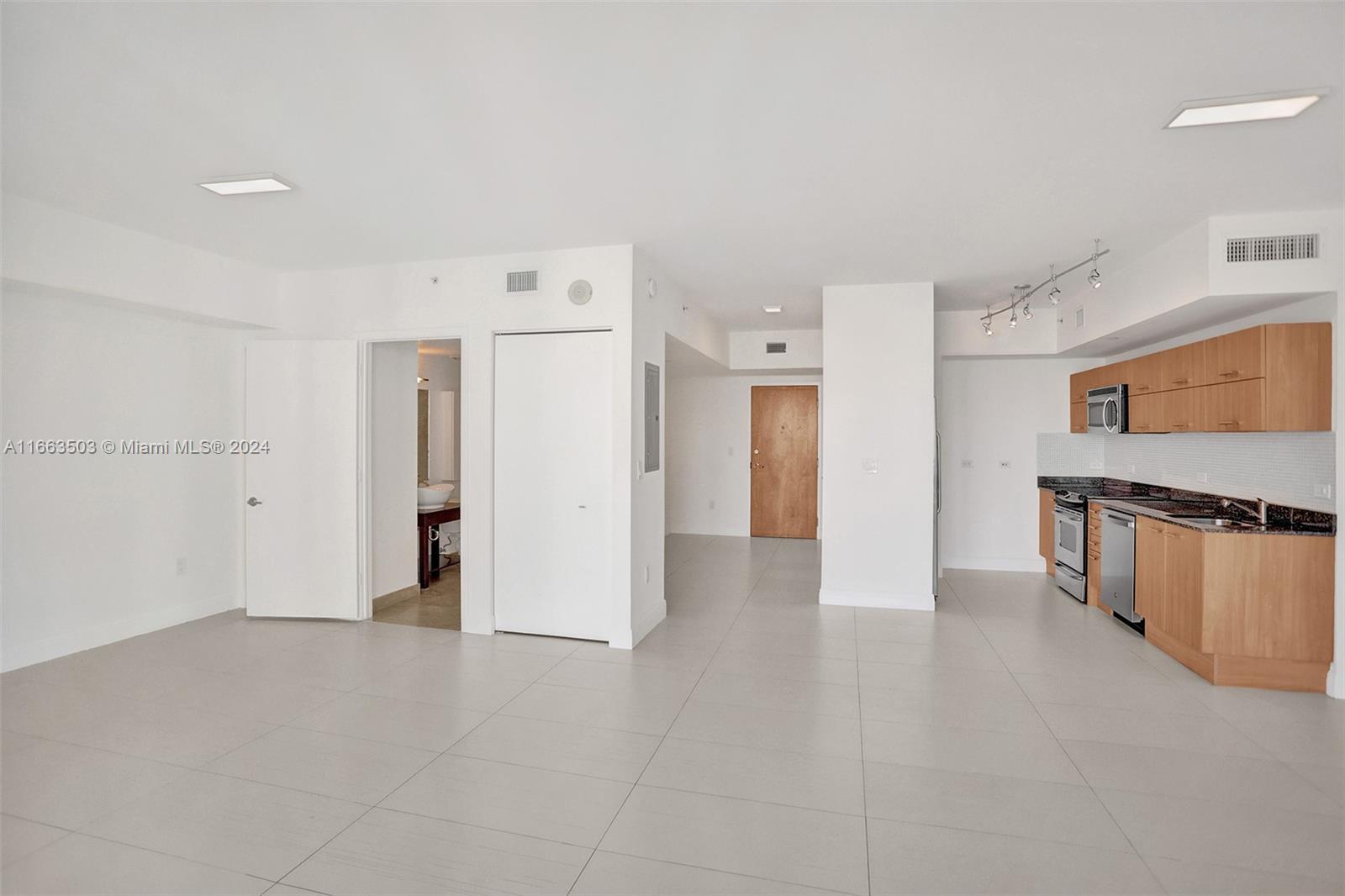 350 S Miami Ave #2015, Miami FL 33130