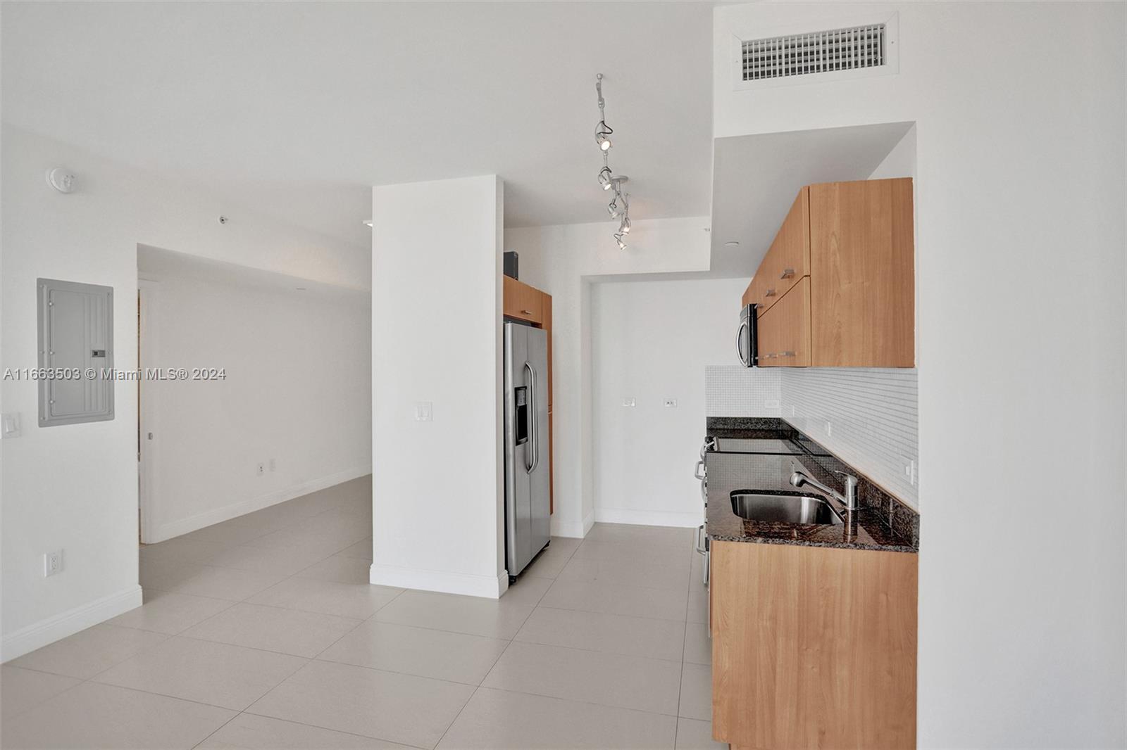 350 S Miami Ave #2015, Miami FL 33130
