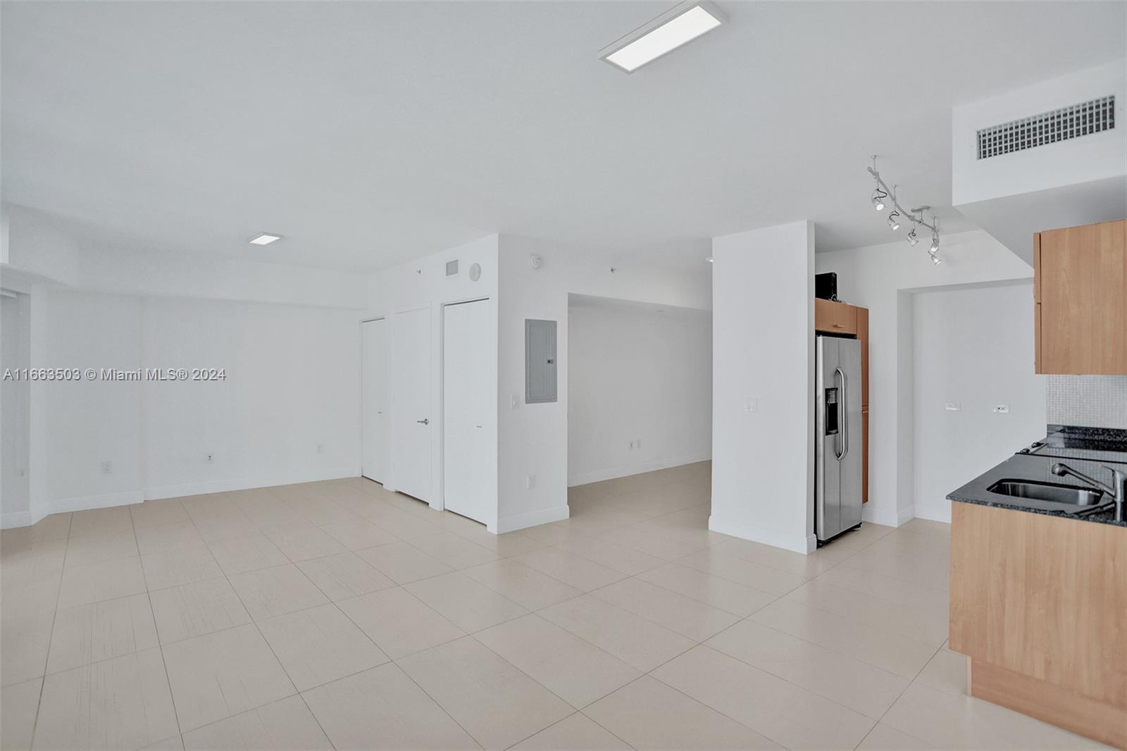 350 S Miami Ave #2015, Miami FL 33130