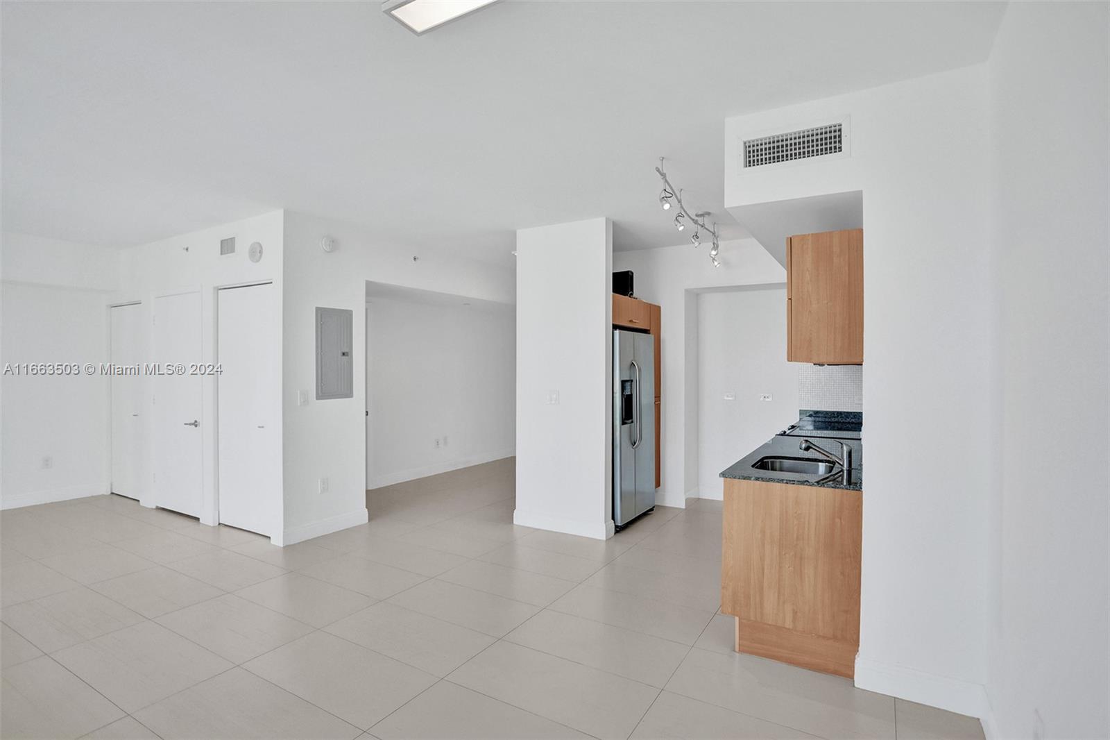 350 S Miami Ave #2015, Miami FL 33130