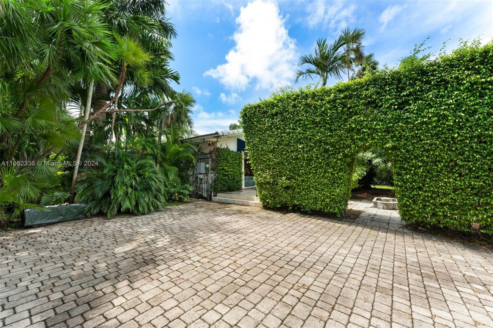 7975 Biscayne Point Cir, Miami Beach, Florida image 10