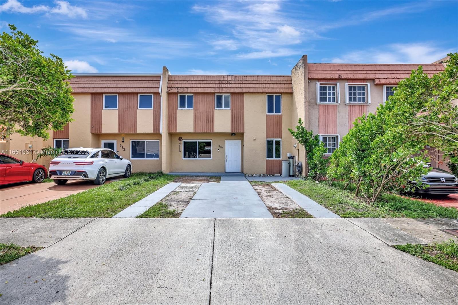 916 W 81st Pl, Hialeah, Florida image 2