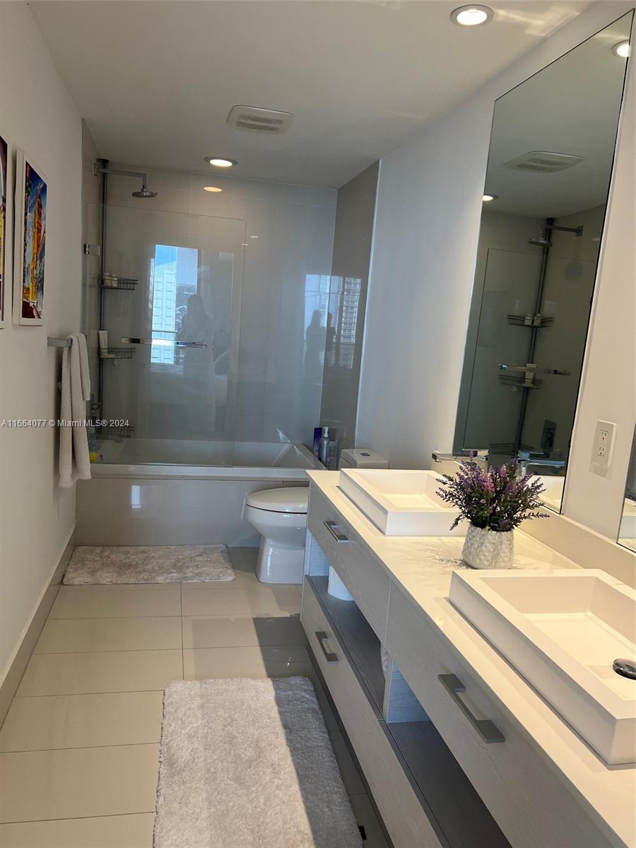 45 SW 9th St #2702, Miami FL 33130