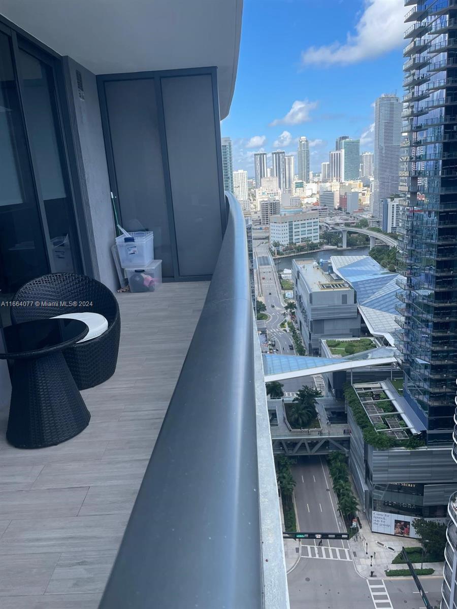 45 SW 9th St #2702, Miami FL 33130