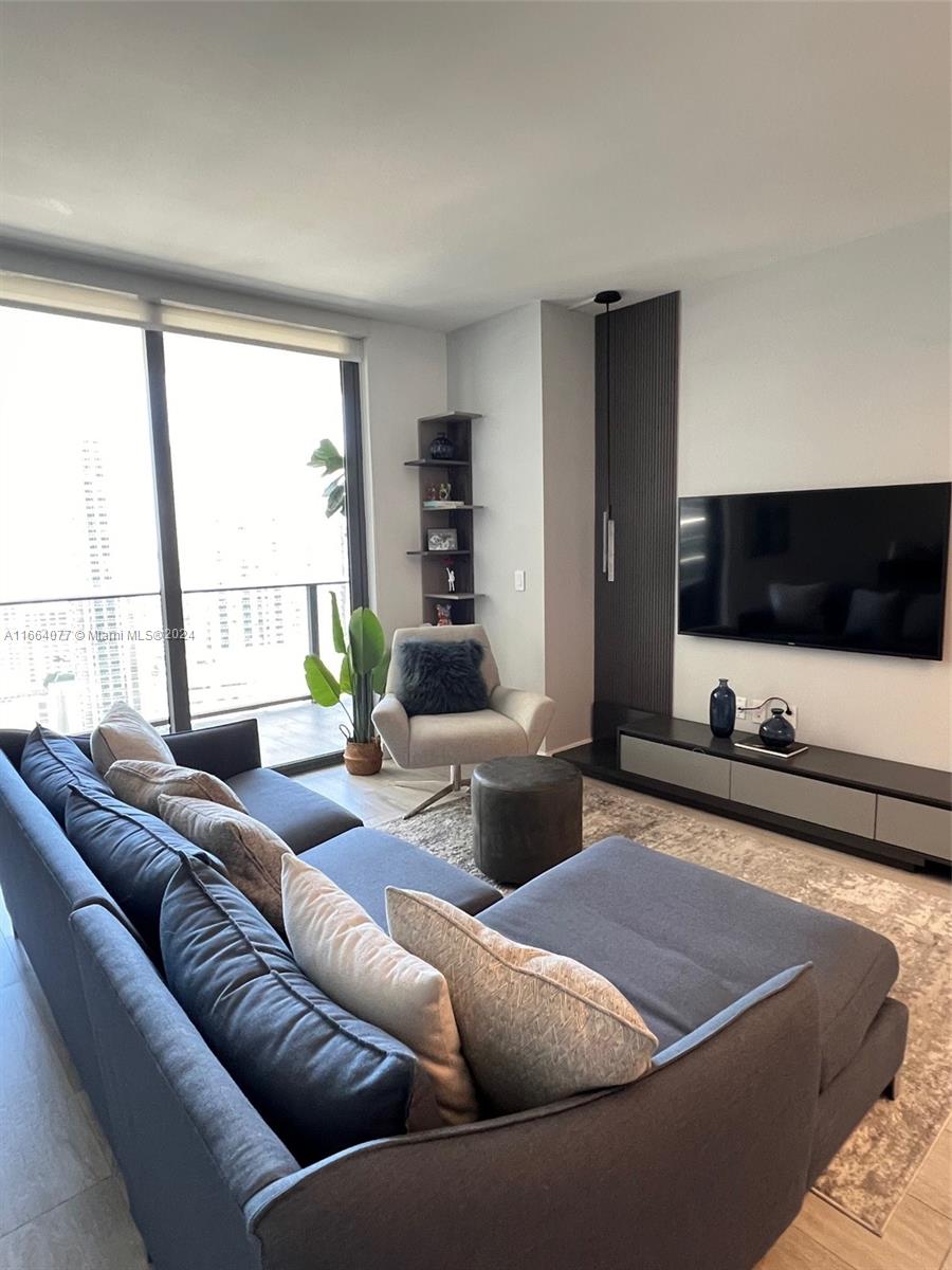 45 SW 9th St #2702, Miami FL 33130
