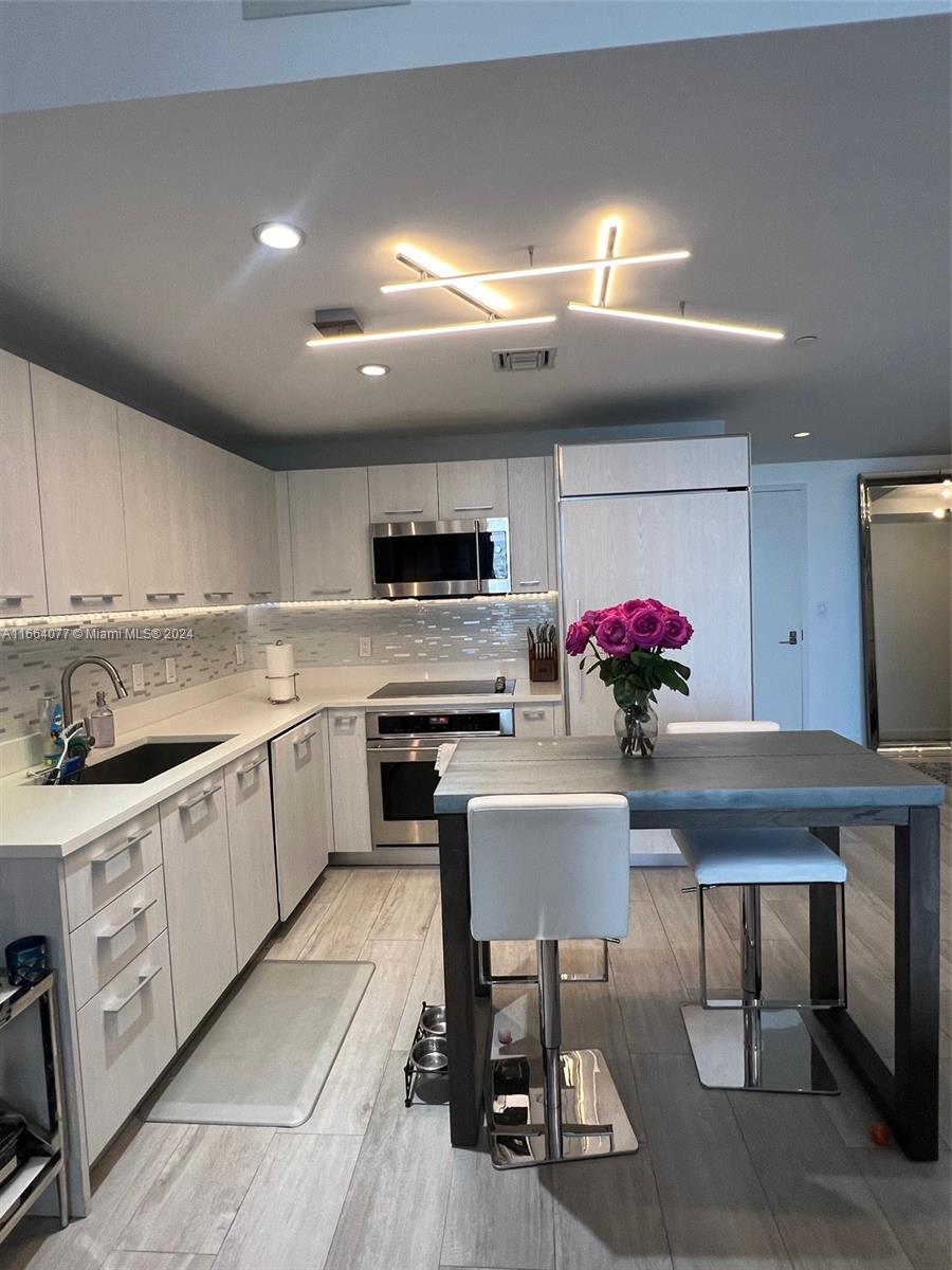45 SW 9th St #2702, Miami FL 33130