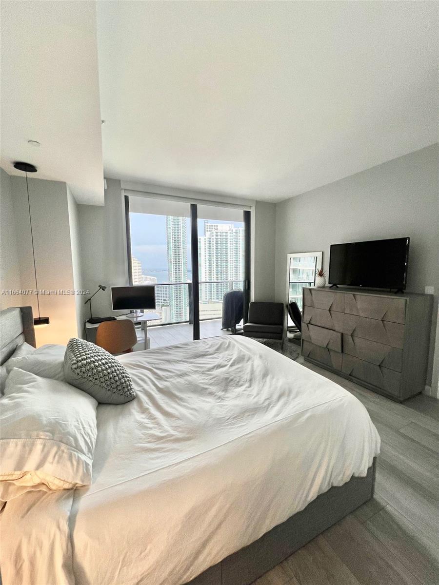45 SW 9th St #2702, Miami FL 33130