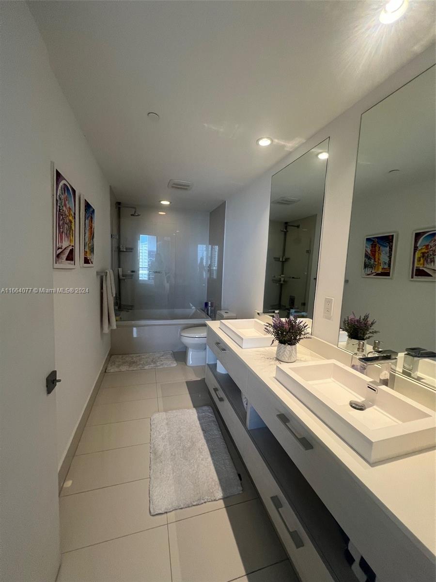 45 SW 9th St #2702, Miami FL 33130