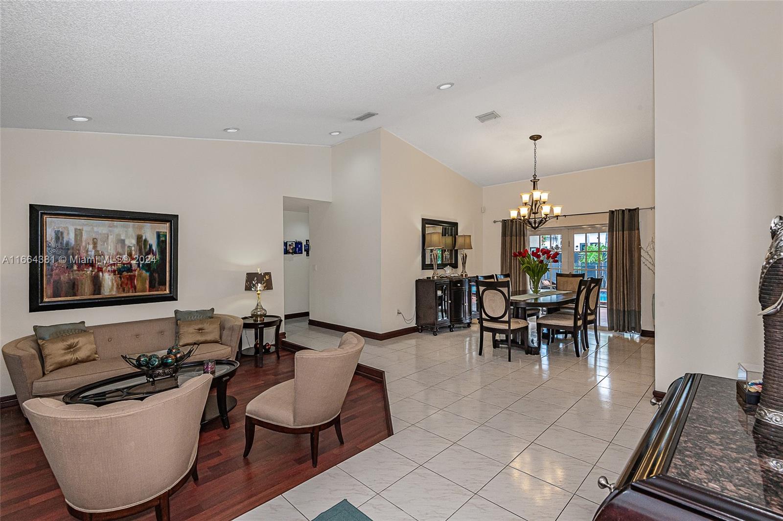 7910 NW 169th Ter, Miami Lakes, Florida image 9