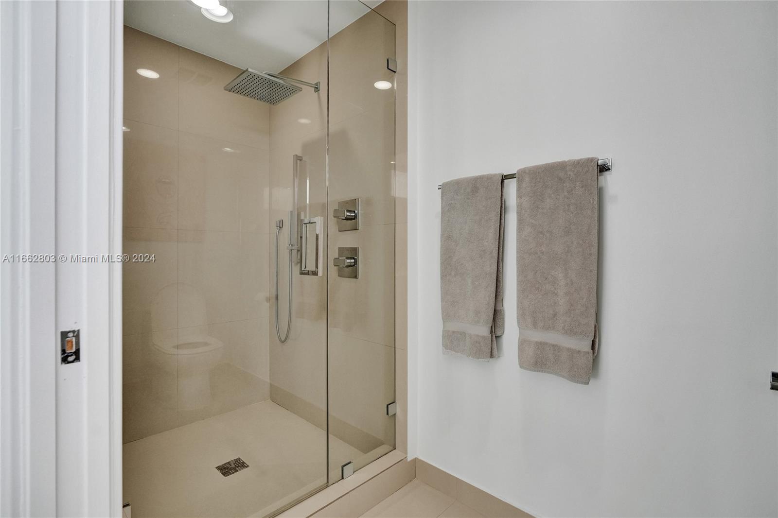 600 NE 27th St #2901, Miami FL 33137