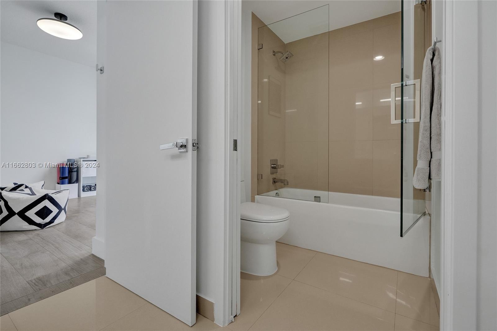 600 NE 27th St #2901, Miami FL 33137