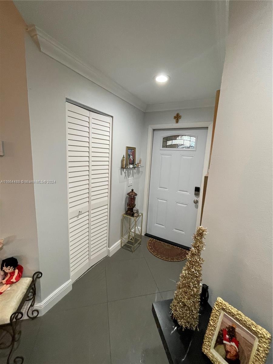 6268 NW 170th Ter, Hialeah, Florida image 9