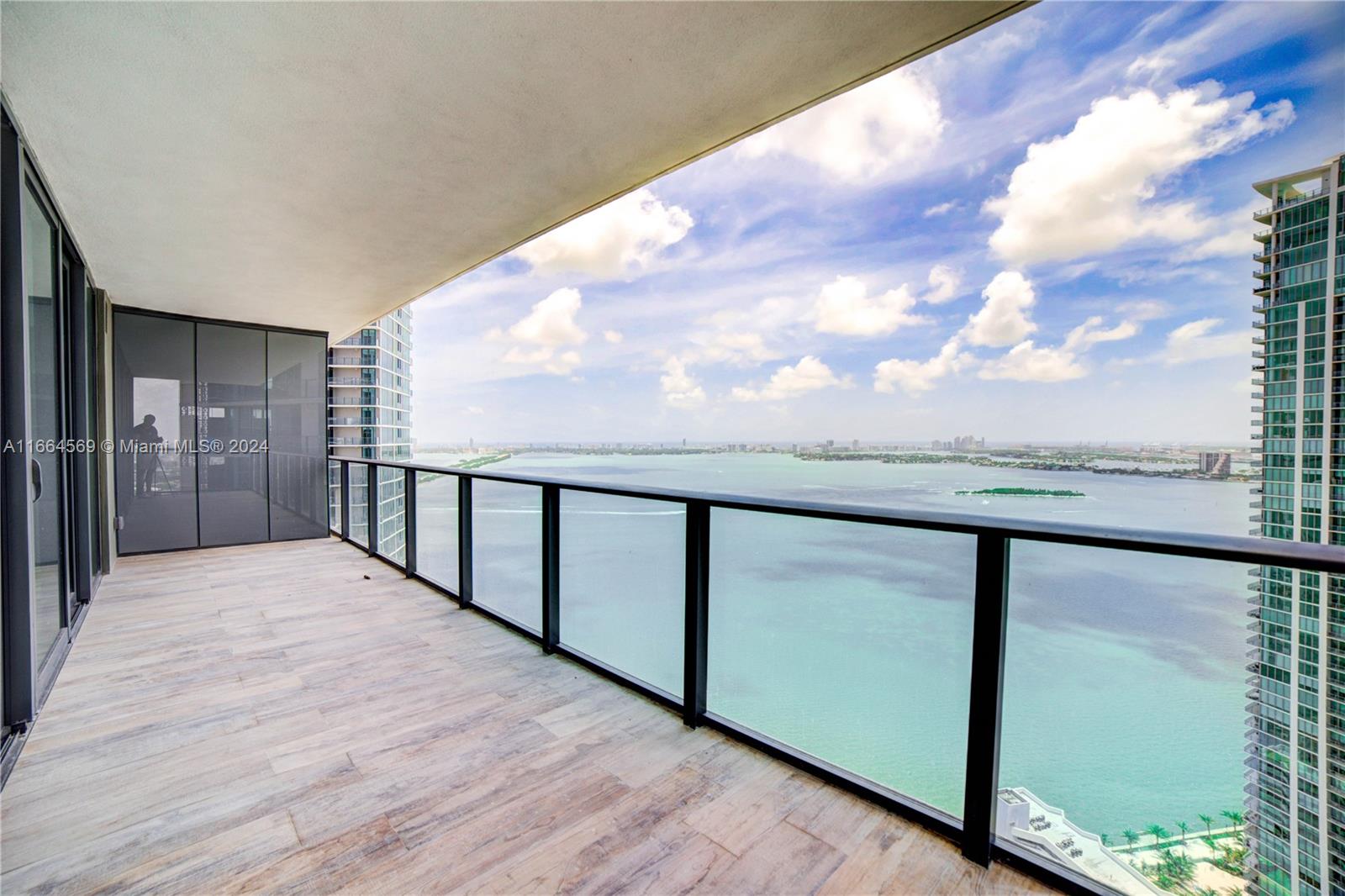 Located on the 40th floor, this stunning Corner 4 Bedroom/ 4 baths Skyvilla is a true gem With a private entry elevator and 360 degree views water views of Miami Beach, Venetian Islands, Downtown , this flowthrough corner unit is and biggest line in Paraiso Bay. With waterviews from every room and incredible amenities, there is no comparaison on the market Be the first to call this beautiful 2, 246 Sq Ft 4bed/4.5Bath + Den home! Brand new corner unit features sweeping unobstructed bay views, floor to ceiling lass windows, and a private foyer! Sub Zero and Bosch Appliances. Unrivaled amenities Include state of the art theater for a movie night, a full service spa, billiards room, resort style pool and fitness center, bowling alley , 2 lighted tennis courts. Steps from Design District.