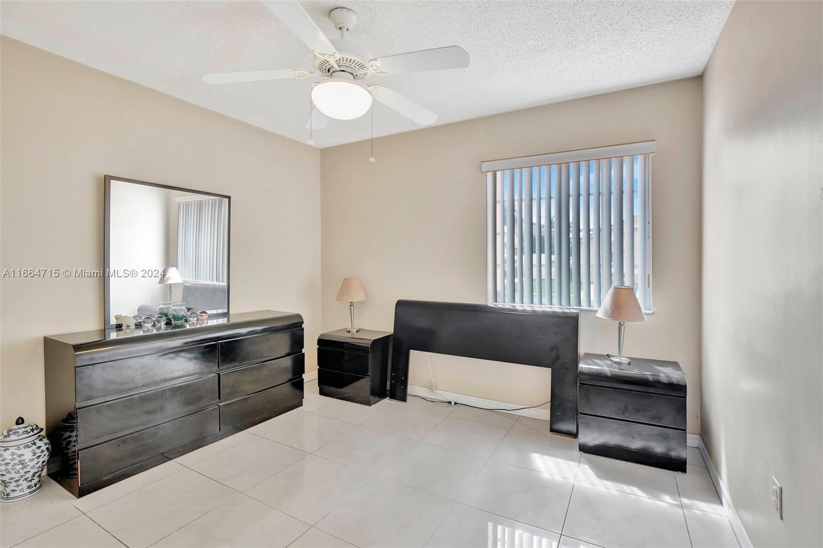 7481 NW 167th Ter, Hialeah, Florida image 16