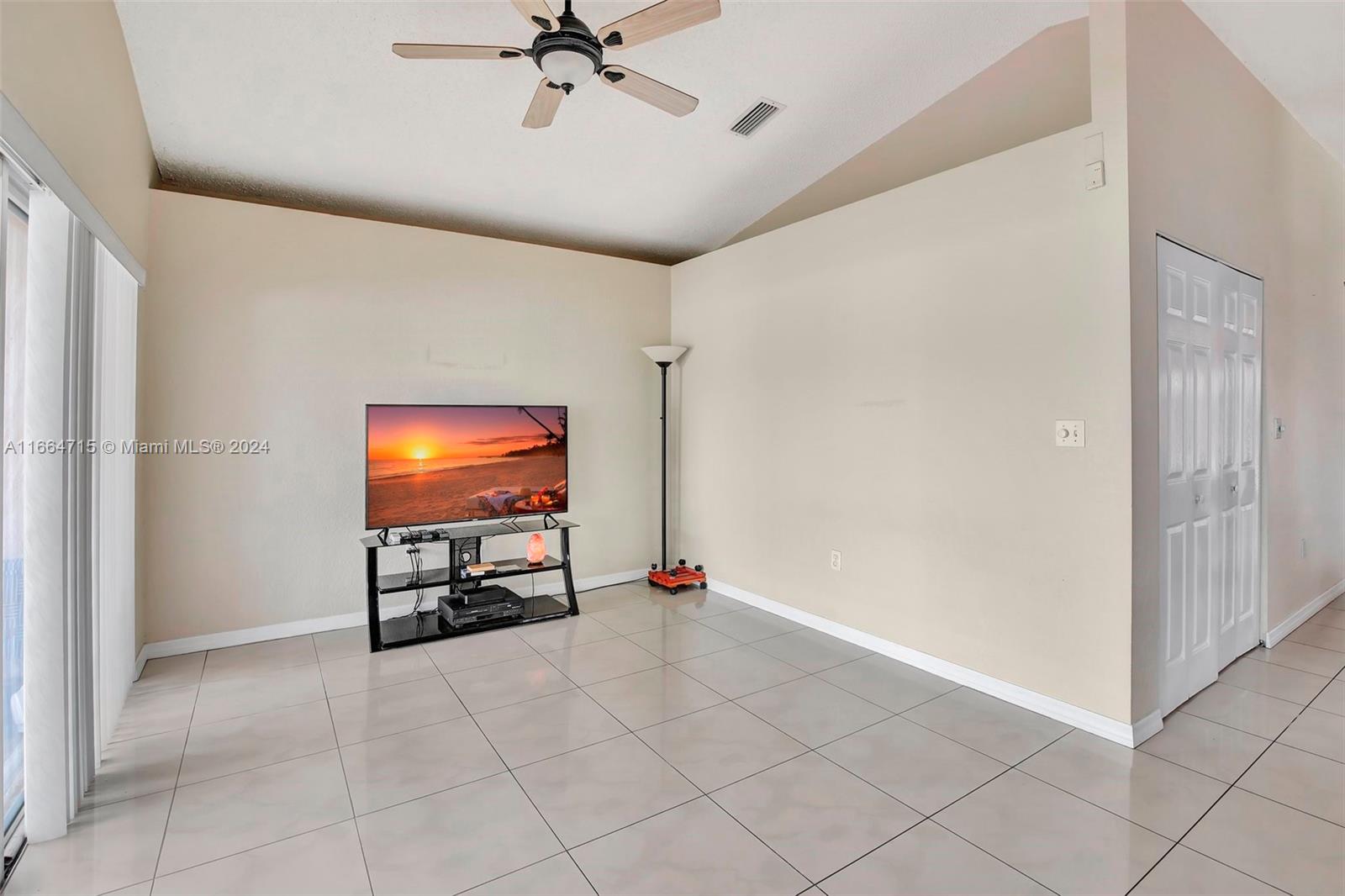 7481 NW 167th Ter, Hialeah, Florida image 30