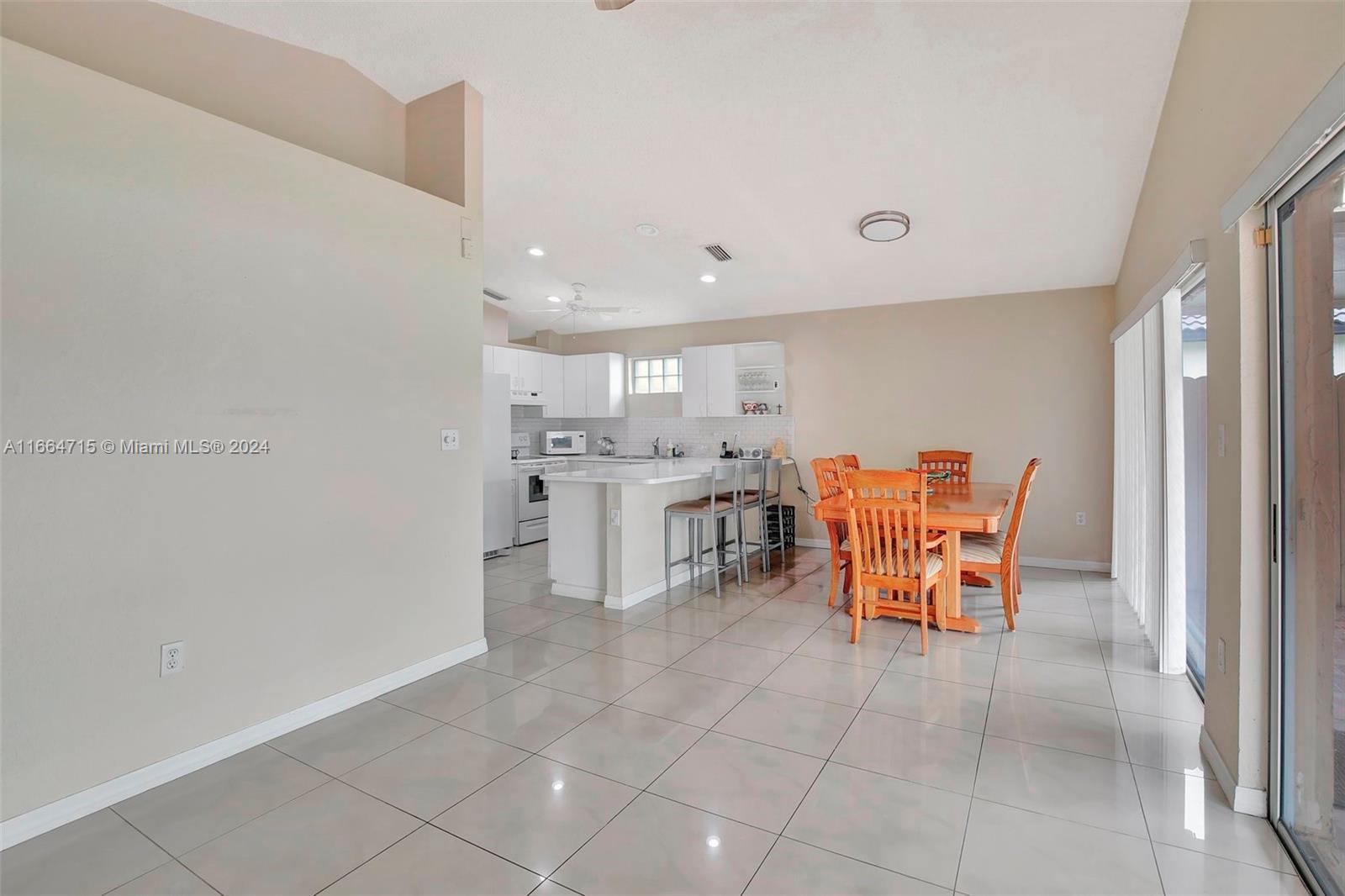 7481 NW 167th Ter, Hialeah, Florida image 33