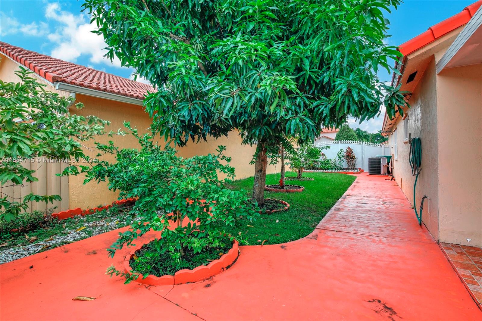 7481 NW 167th Ter, Hialeah, Florida image 38