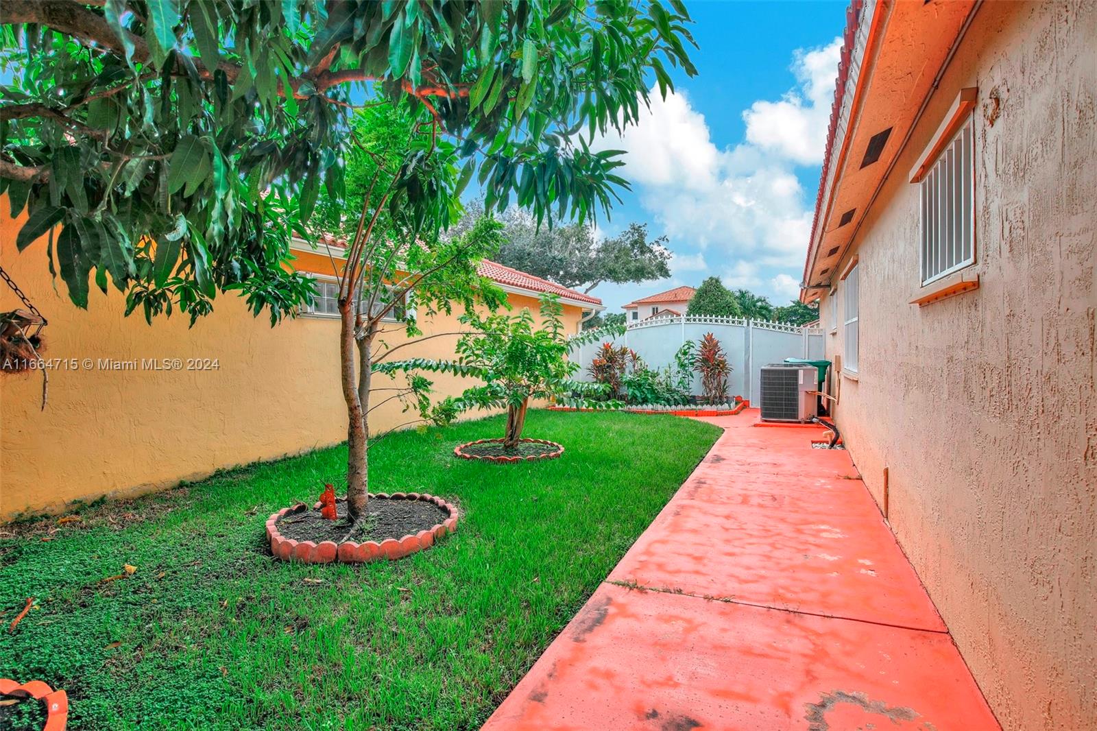 7481 NW 167th Ter, Hialeah, Florida image 40