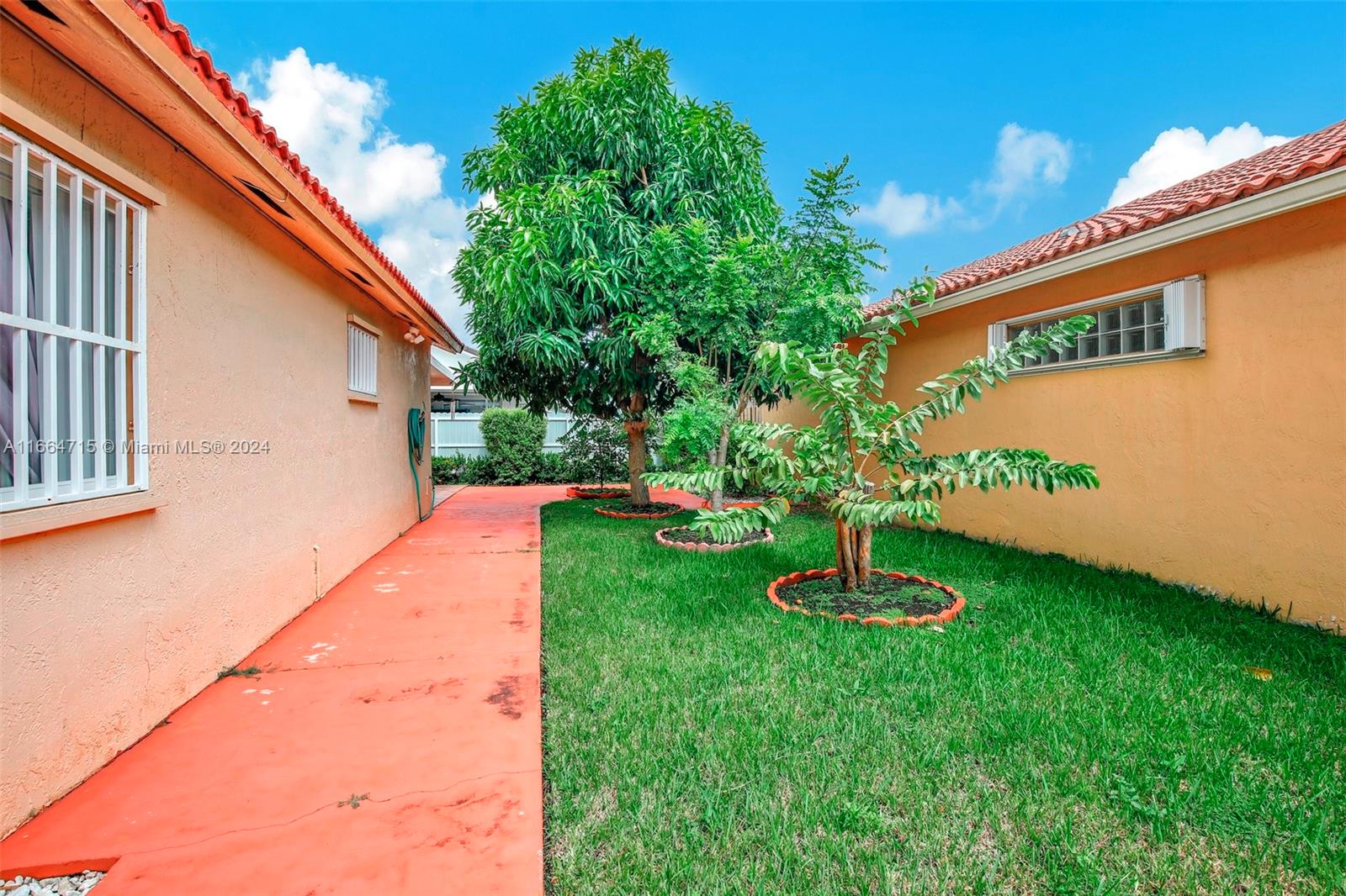 7481 NW 167th Ter, Hialeah, Florida image 41