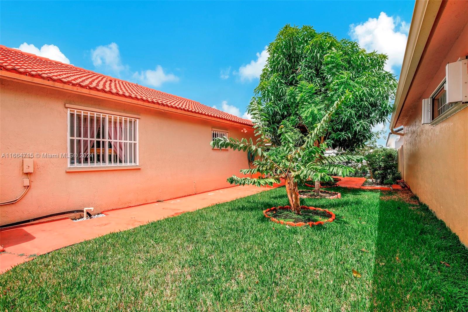 7481 NW 167th Ter, Hialeah, Florida image 42