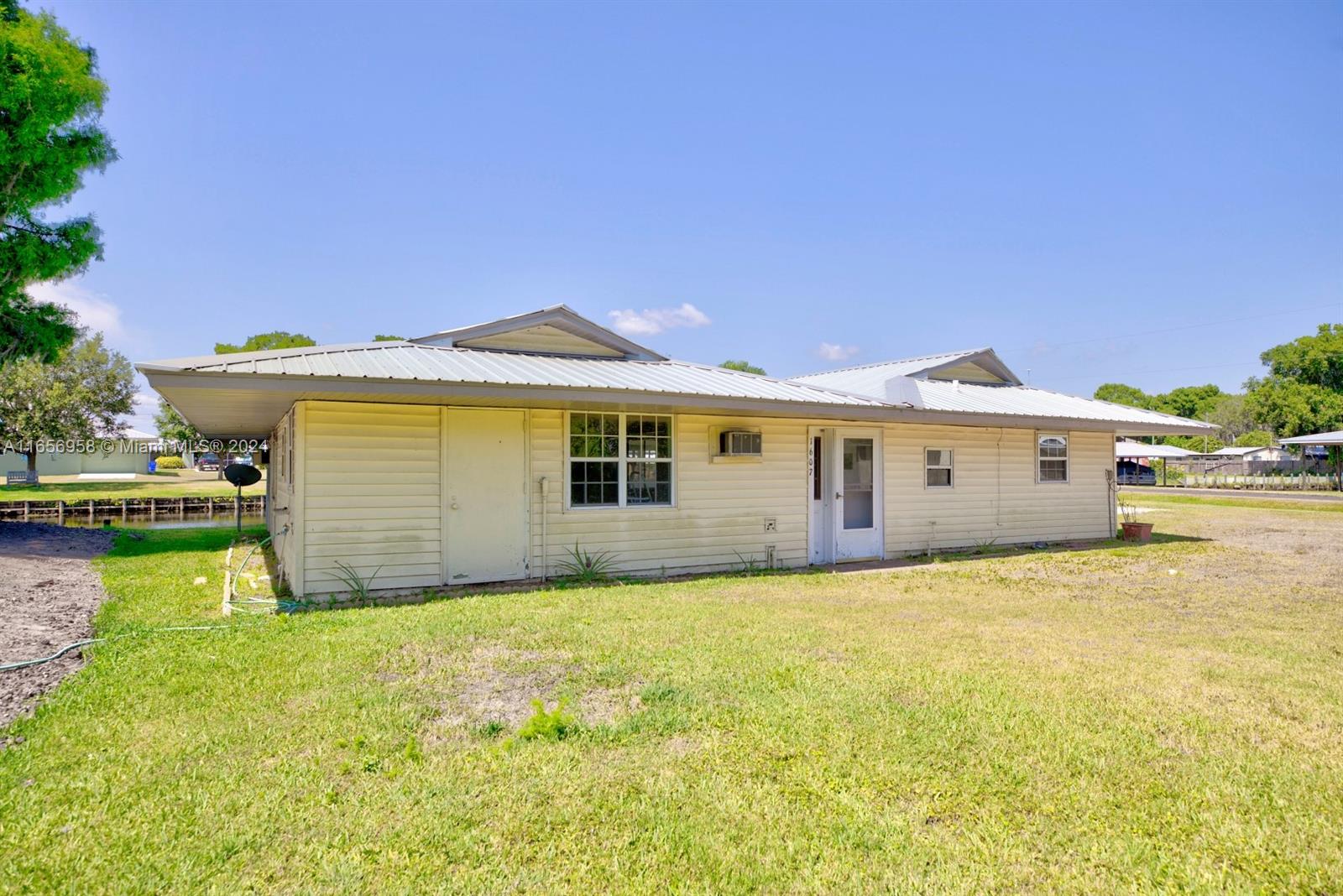 1607 Lakeshore Dr, Lorida, Florida image 3