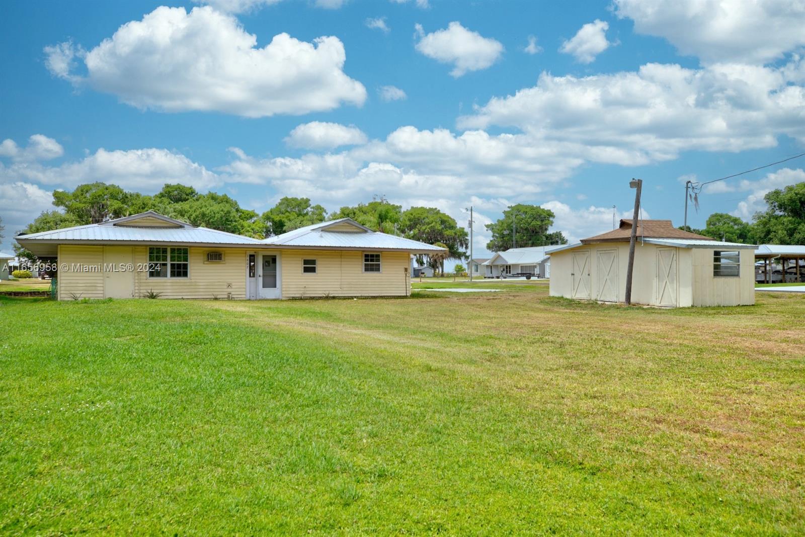 1607 Lakeshore Dr, Lorida, Florida image 7