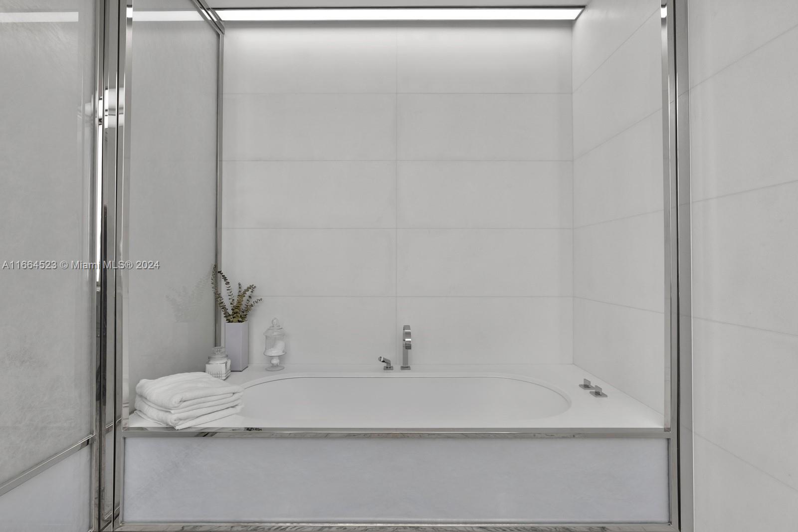 3315 Collins Ave #5D, Miami Beach FL 33140