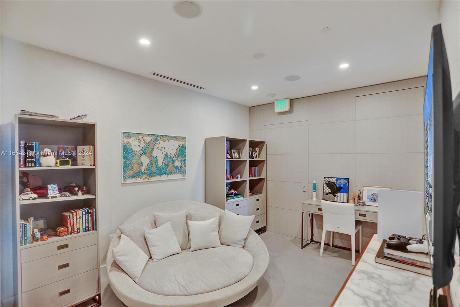 3300 NE 188th St #515, Aventura FL 33180