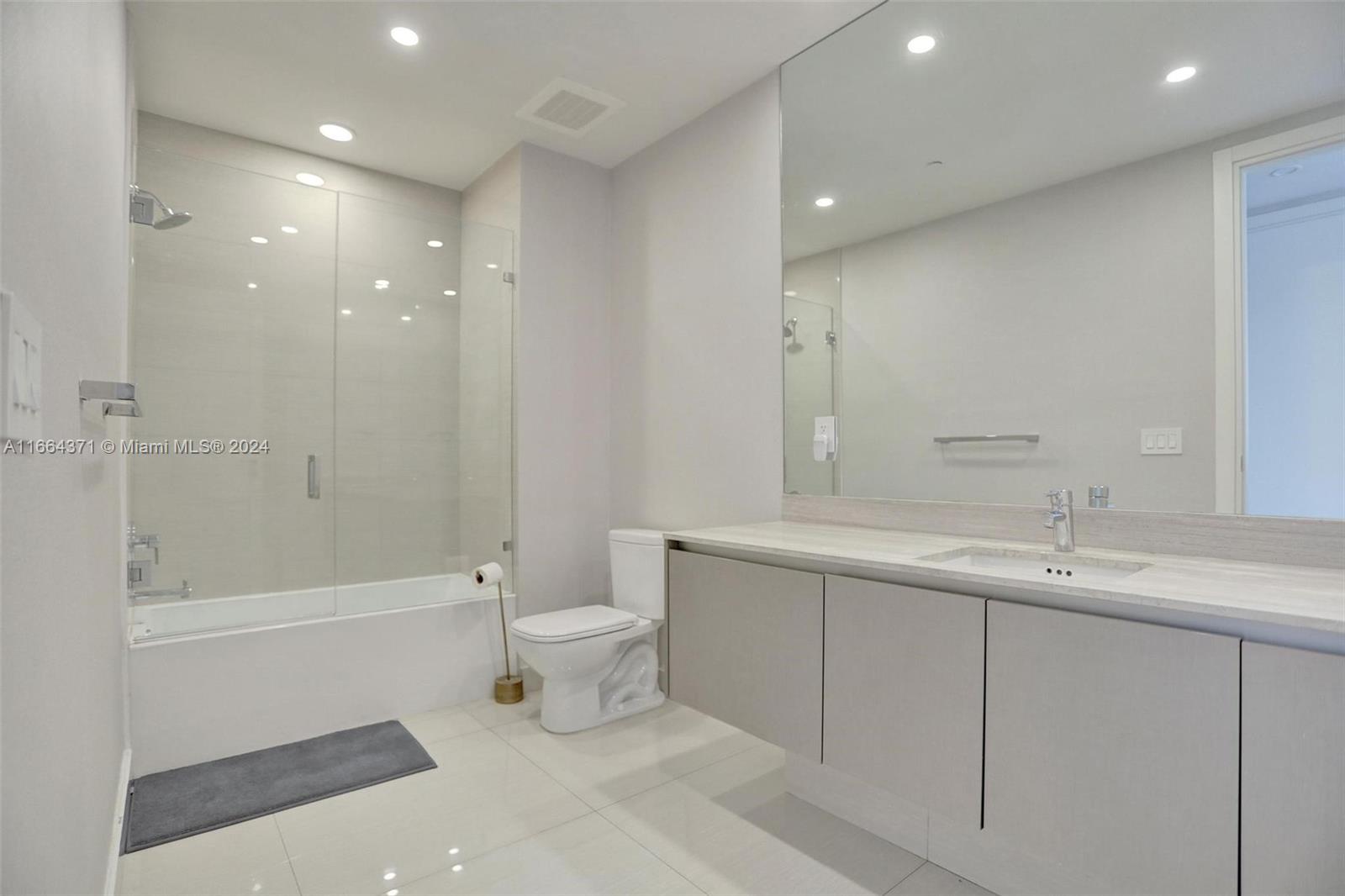 3300 NE 188th St #515, Aventura FL 33180
