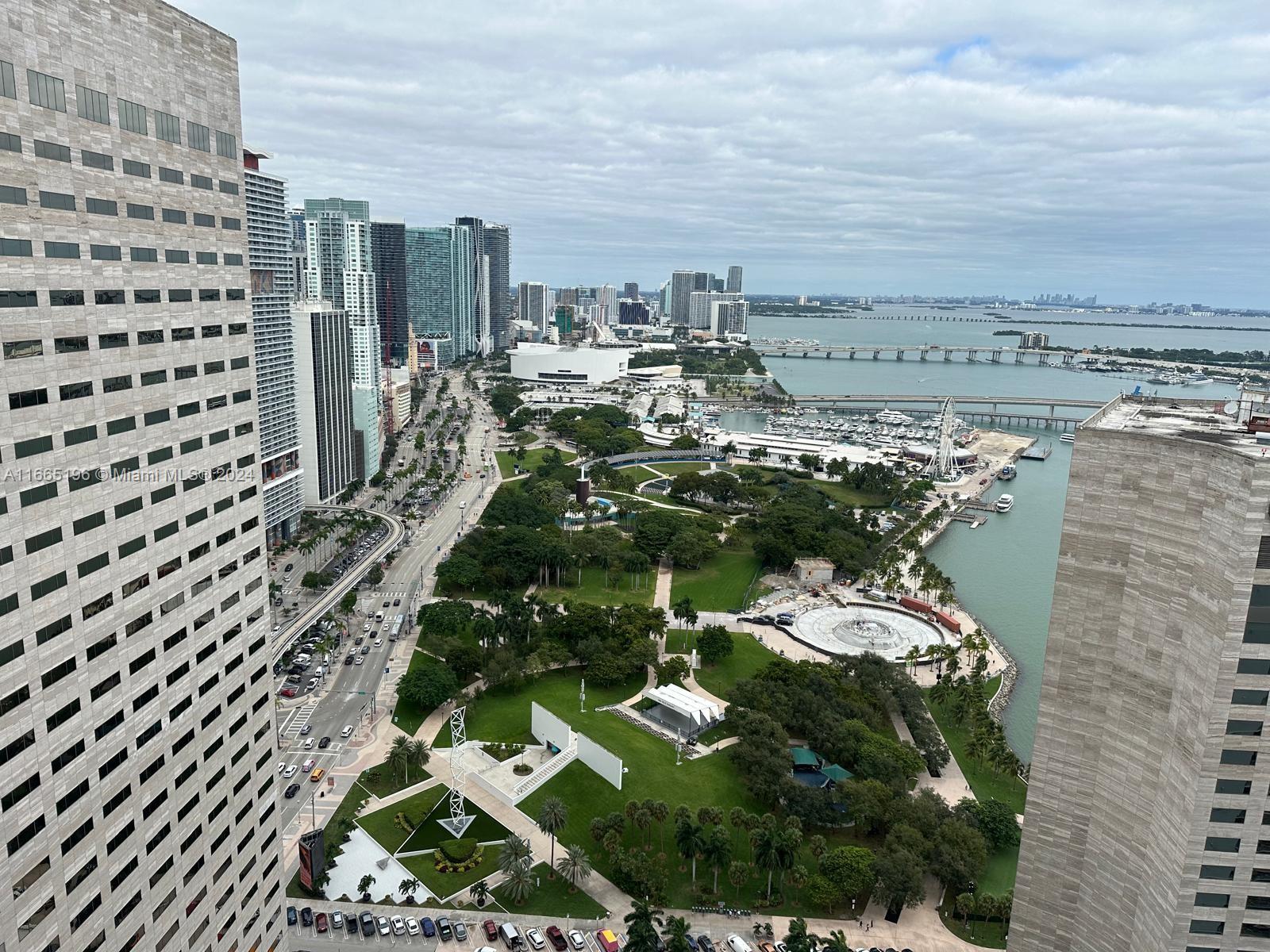 325 S BISCAYNE BL #4324, Miami FL 33131
