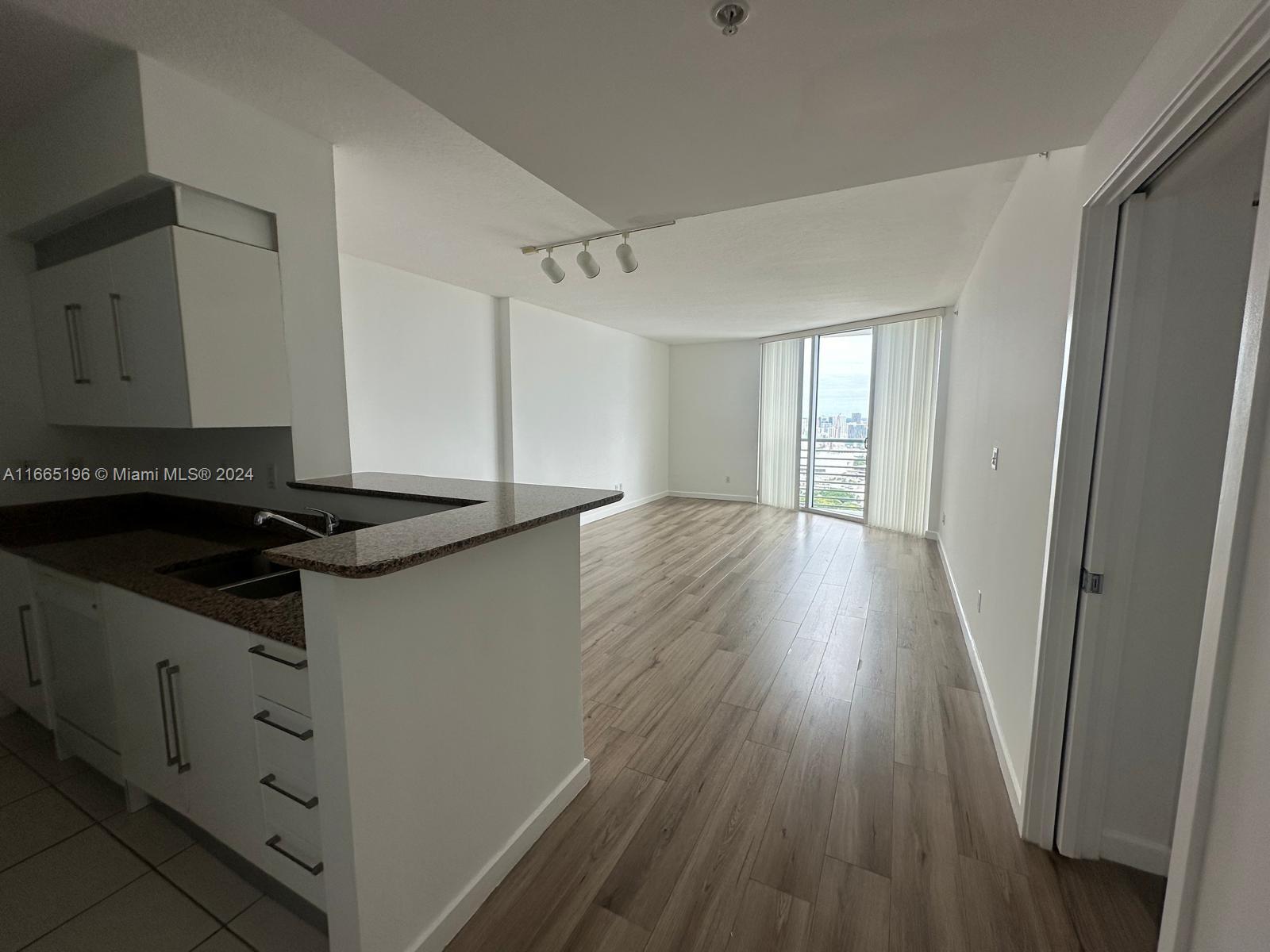 325 S BISCAYNE BL #4324, Miami FL 33131