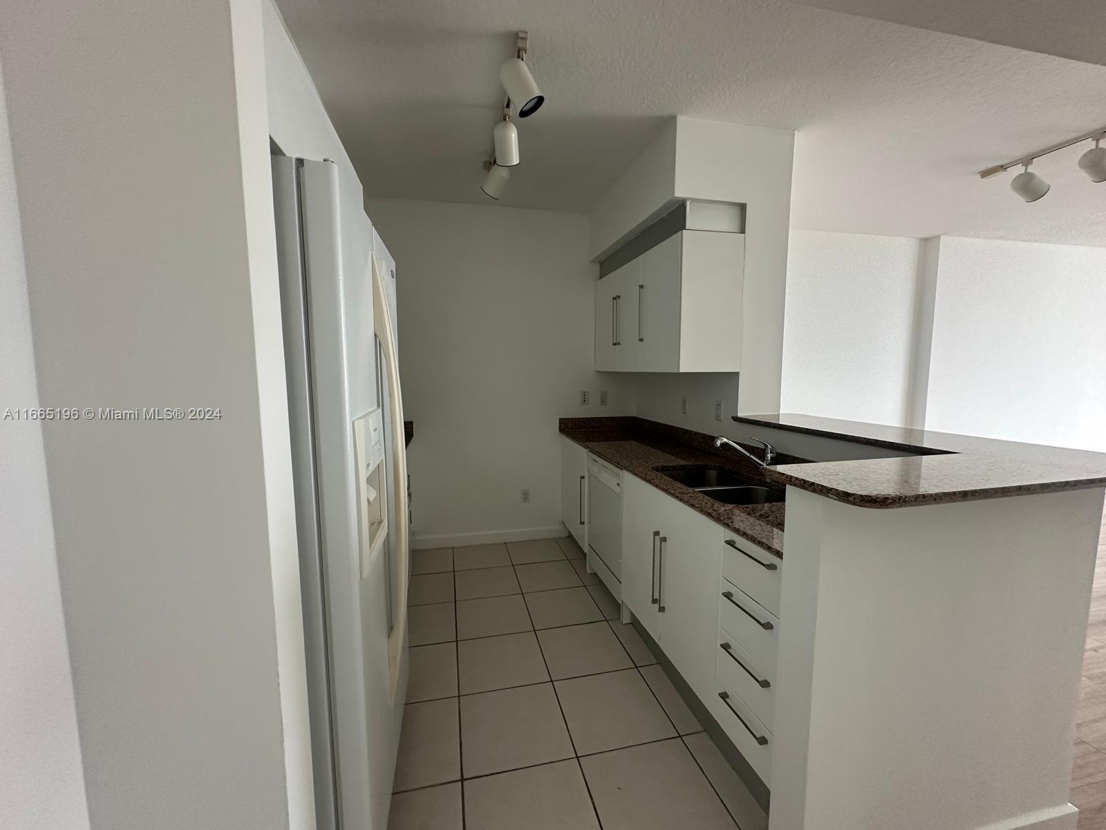 325 S BISCAYNE BL #4324, Miami FL 33131