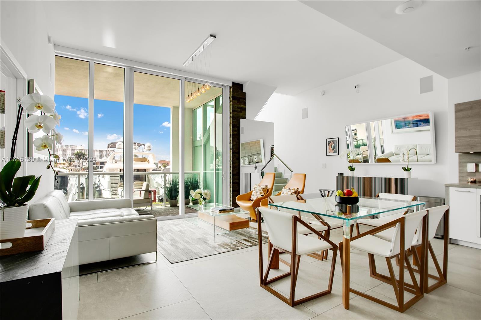 Apartamento à Venda em Sunny Isles Beach, FL