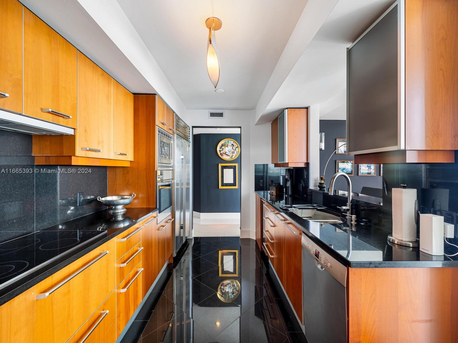 1331 Brickell Bay Dr #2711, Miami FL 33131