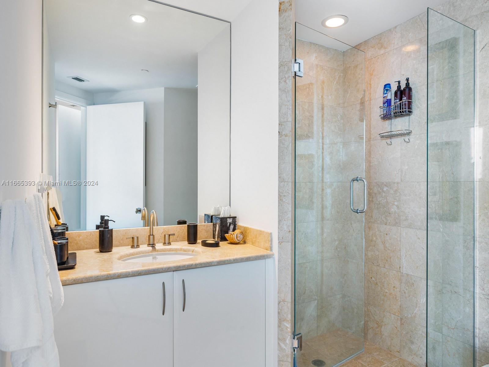1331 Brickell Bay Dr #2711, Miami FL 33131