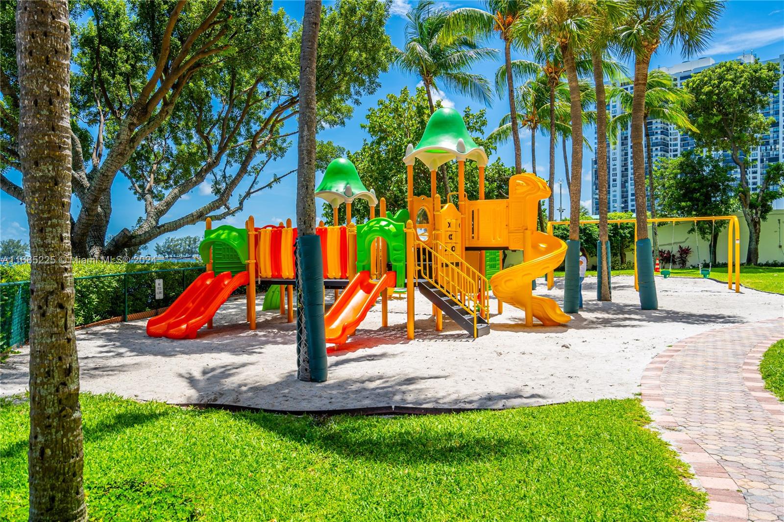 1915 Brickell Ave #C-1402, Miami FL 33129