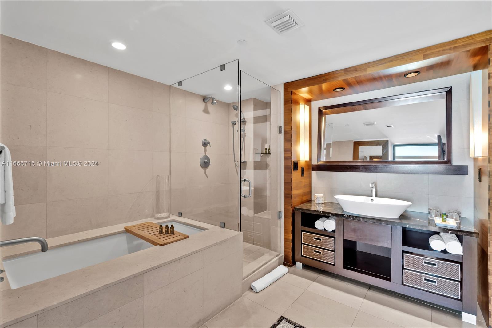 6801 Collins Ave #1002 (Door #1011), Miami Beach FL 33141
