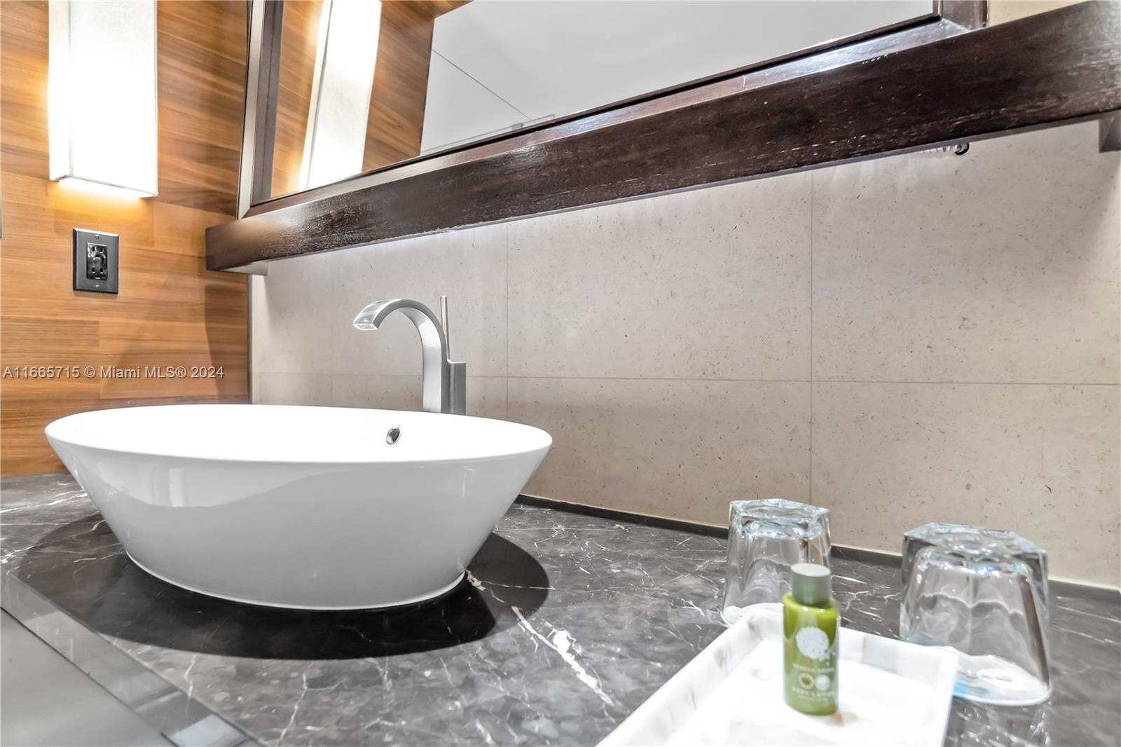 6801 Collins Ave #1002 (Door #1011), Miami Beach FL 33141