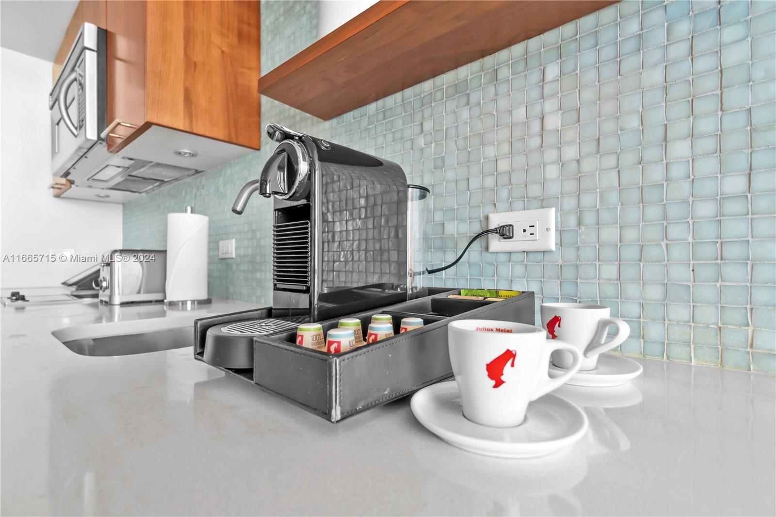 6801 Collins Ave #1002 (Door #1011), Miami Beach FL 33141
