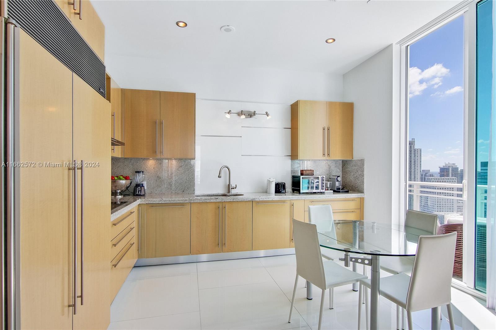 900 Brickell Key Blvd #PH3401, Miami FL 33131