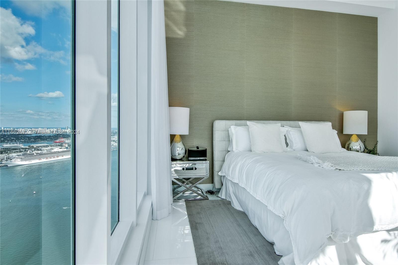 900 Brickell Key Blvd #PH3401, Miami FL 33131